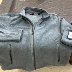 With 2 pockets with zipper.  Store Tag says XXL manufacturer label L